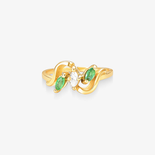 Anel Bela com Diamante e Esmeraldas Naturais em Ouro Amarelo 18K