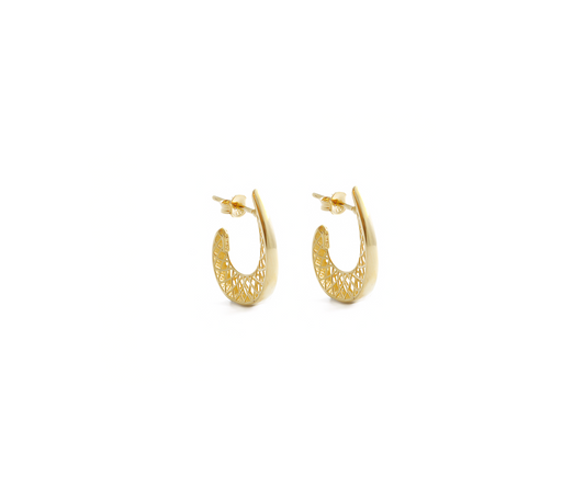 BRINCO MEIA ARGOLA EM J VAZADO 2,2G OURO AMAR 18K 750