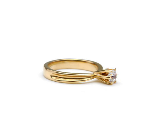 ANEL SOLITARIO ALTO C/ZIRCONIA 4.10G OURO AMARELO